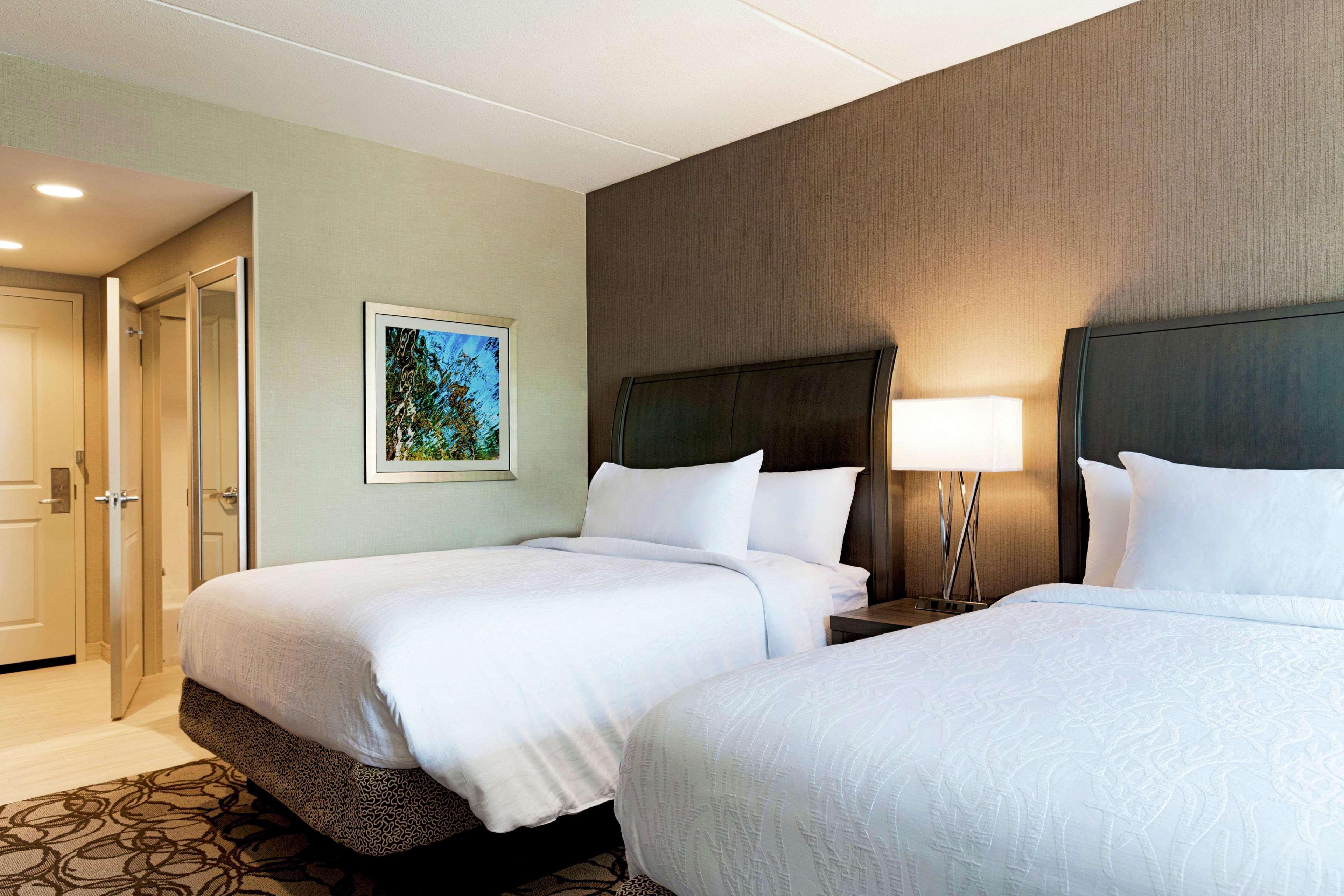 Hilton Garden Lenox Hotel 3*